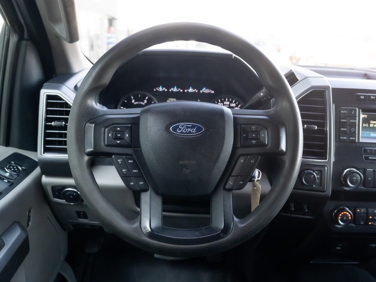 2019 Ford SUPER DUTY F-550 DRW XLT F-550 FLATDECK DIESEL Photo44