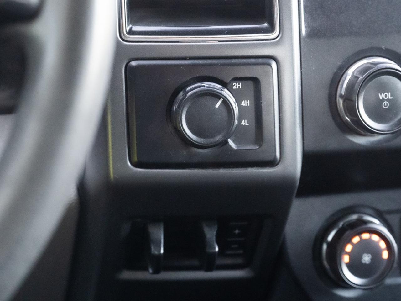2019 Ford SUPER DUTY F-550 DRW XLT F-550 FLATDECK DIESEL Photo17