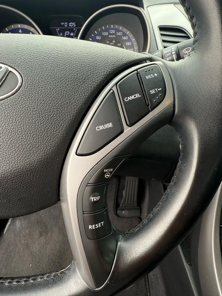 2016 Hyundai Elantra Limited Photo17