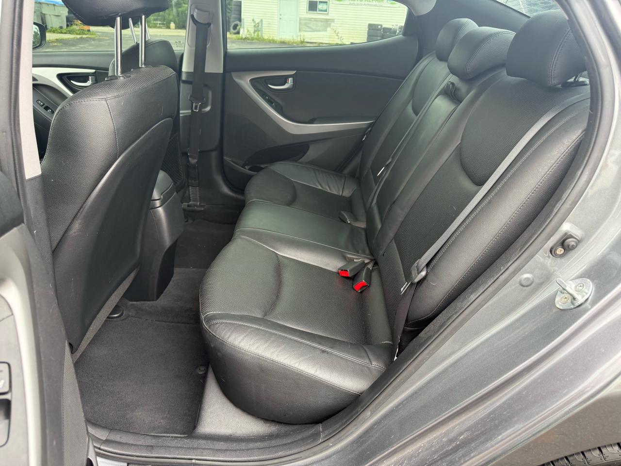 2016 Hyundai Elantra Limited Photo11