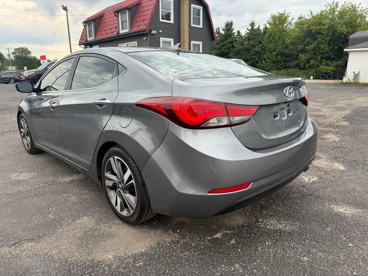 2016 Hyundai Elantra Limited Photo5