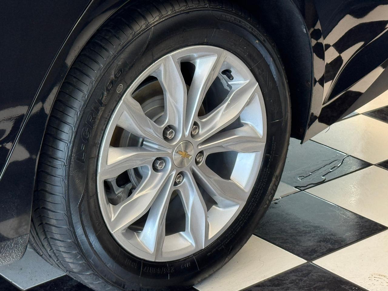 2019 Chevrolet Malibu LT+ApplePlay+Camera+New Tires+CLEAN CARFAX Photo