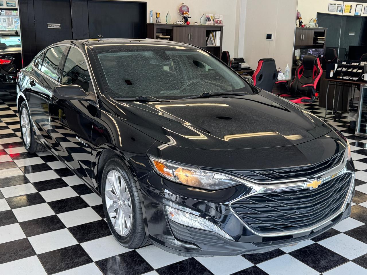2019 Chevrolet Malibu LT+ApplePlay+Camera+New Tires+CLEAN CARFAX Photo