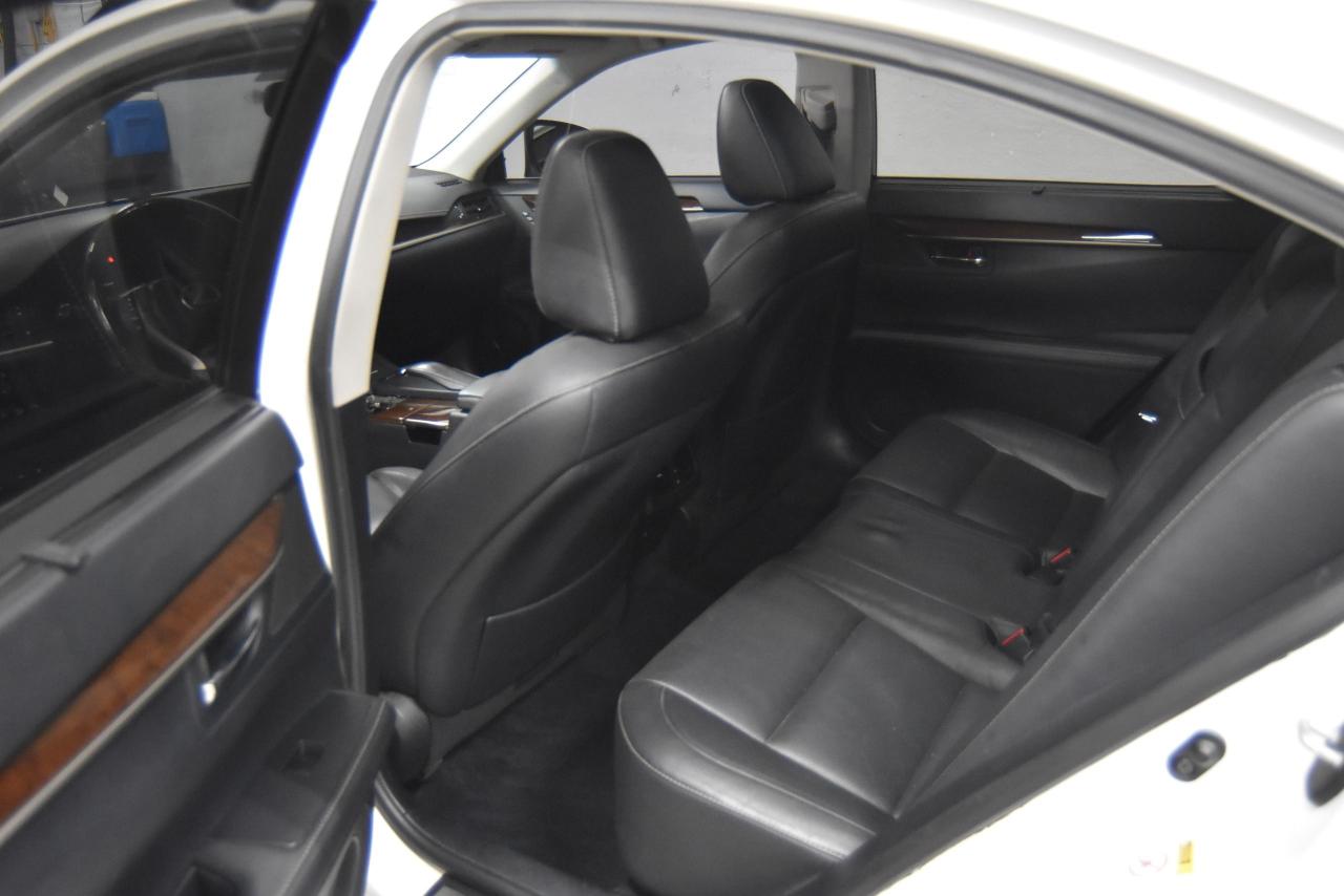 2015 Lexus ES 350  - Photo #11
