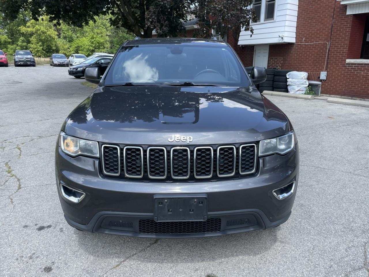 2019 Jeep Grand Cherokee Laredo E 4WD *Clean Carfax* - Photo #2