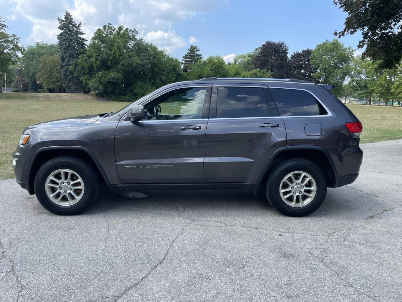 2019 Jeep Grand Cherokee Laredo E 4WD *Clean Carfax* - Photo #3