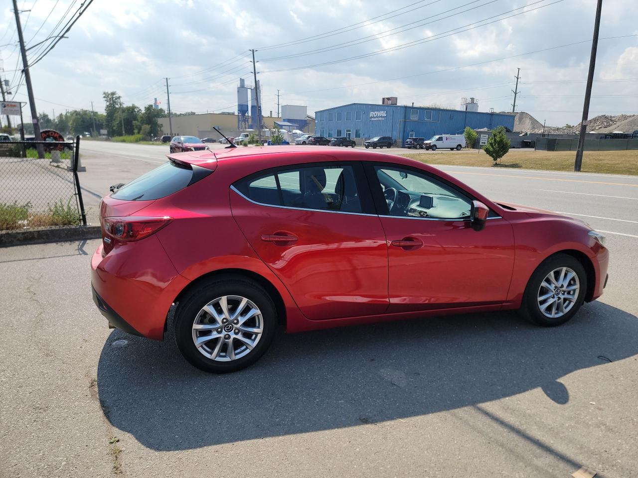 2015 Mazda MAZDA3 GS - Photo #4