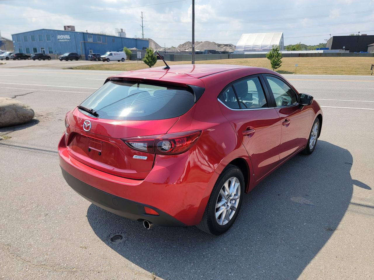 2015 Mazda MAZDA3 GS - Photo #5