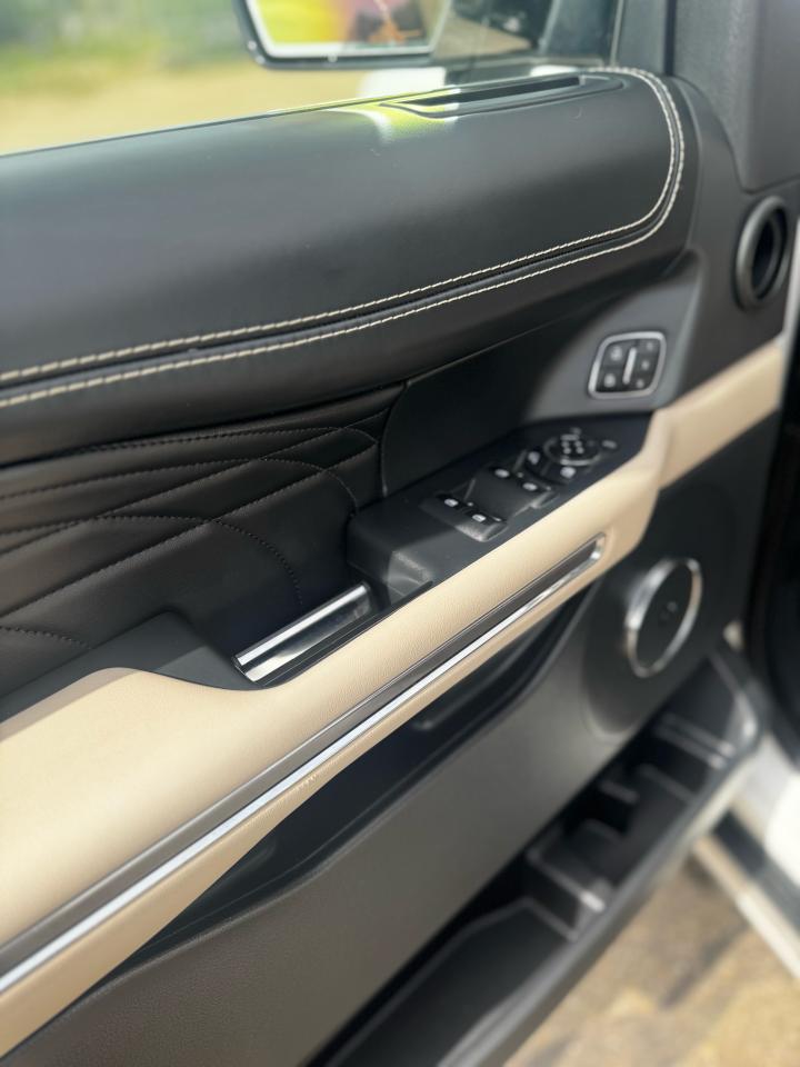 2023 Ford Expedition Platinum Max Photo5
