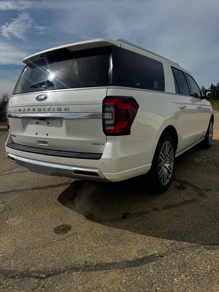 2023 Ford Expedition Platinum Max Photo3