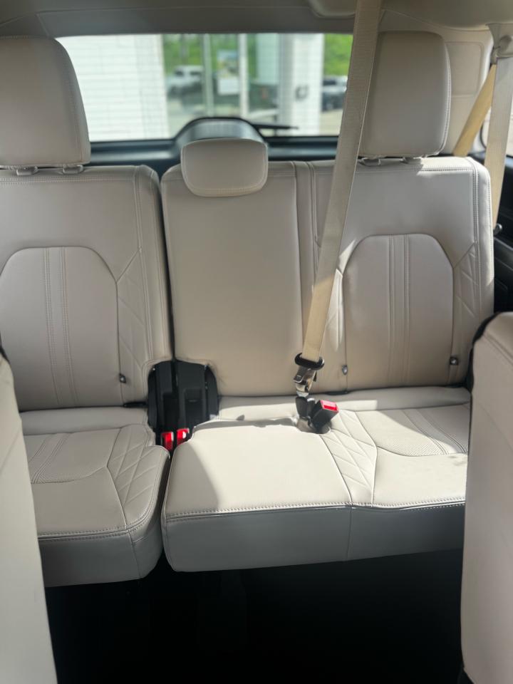 2023 Ford Expedition Platinum Max Photo5