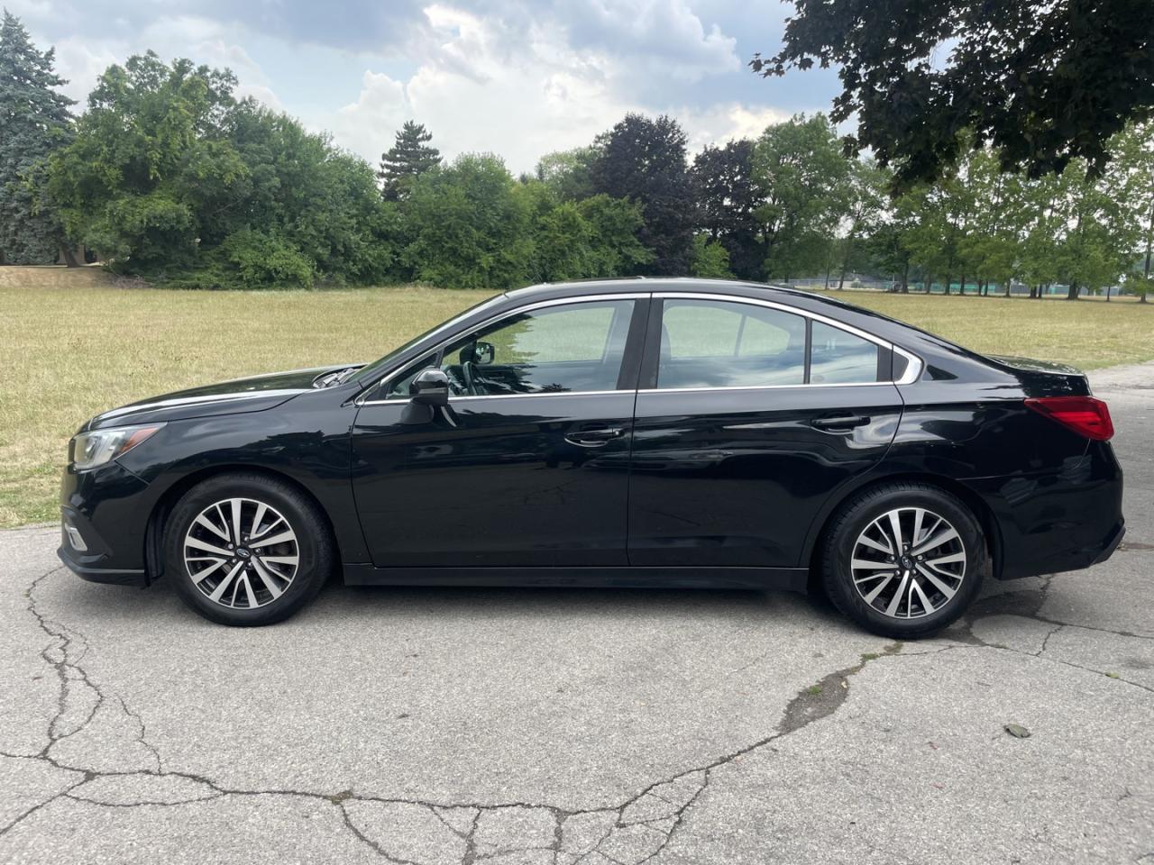 2018 Subaru Legacy 2.5i Touring AWD * Clean Carfax* Photo2
