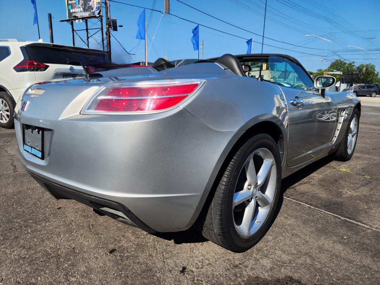 2009 Saturn Sky Roadster - Photo #7