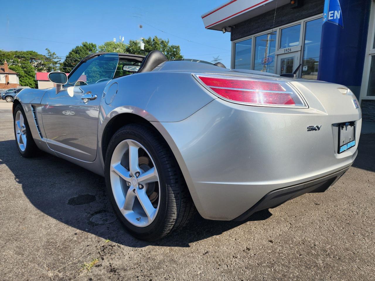 2009 Saturn Sky Roadster Photo3