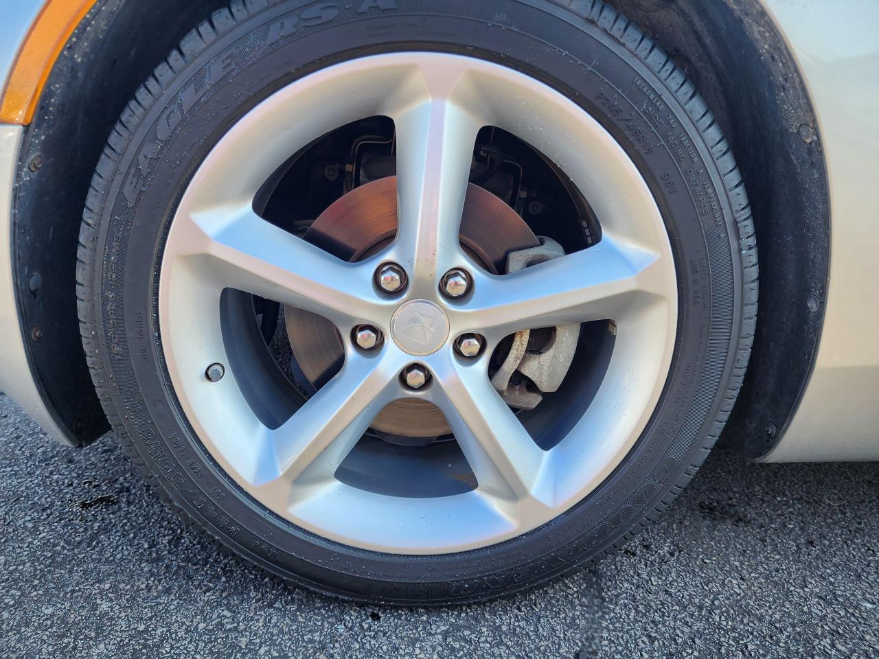 2009 Saturn Sky Roadster - Photo #3