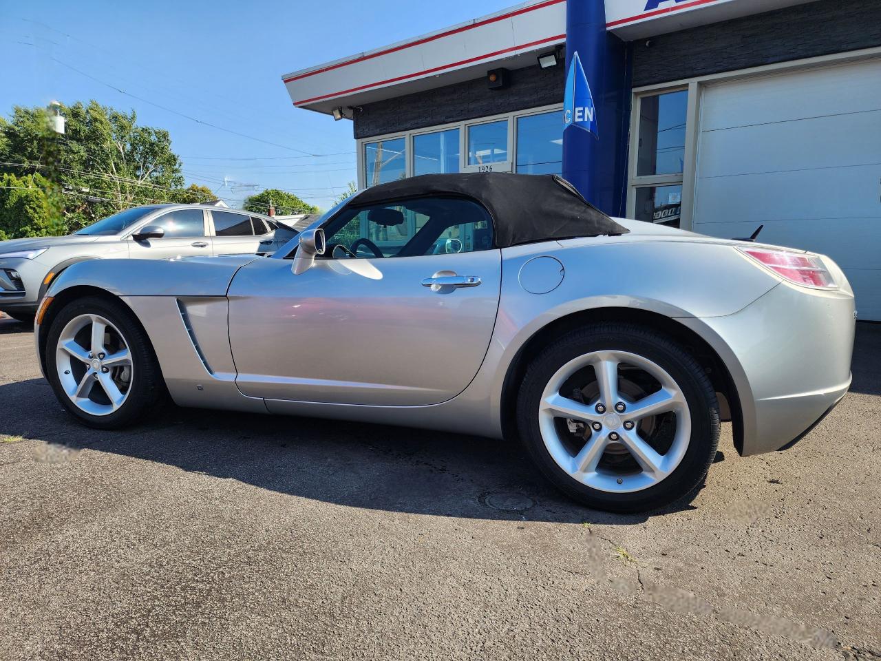 2009 Saturn Sky Roadster - Photo #16