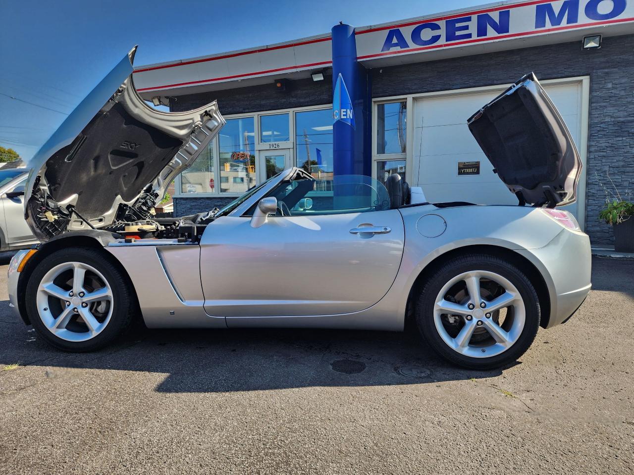 2009 Saturn Sky Roadster - Photo #15