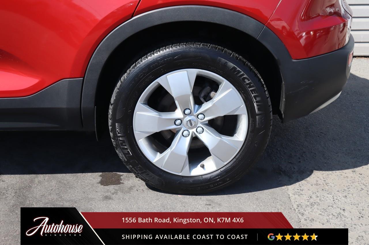 2021 Volvo XC40 T5 Momentum LEATHER - APPLE CARPLAY/ ANDROID AUTO Photo