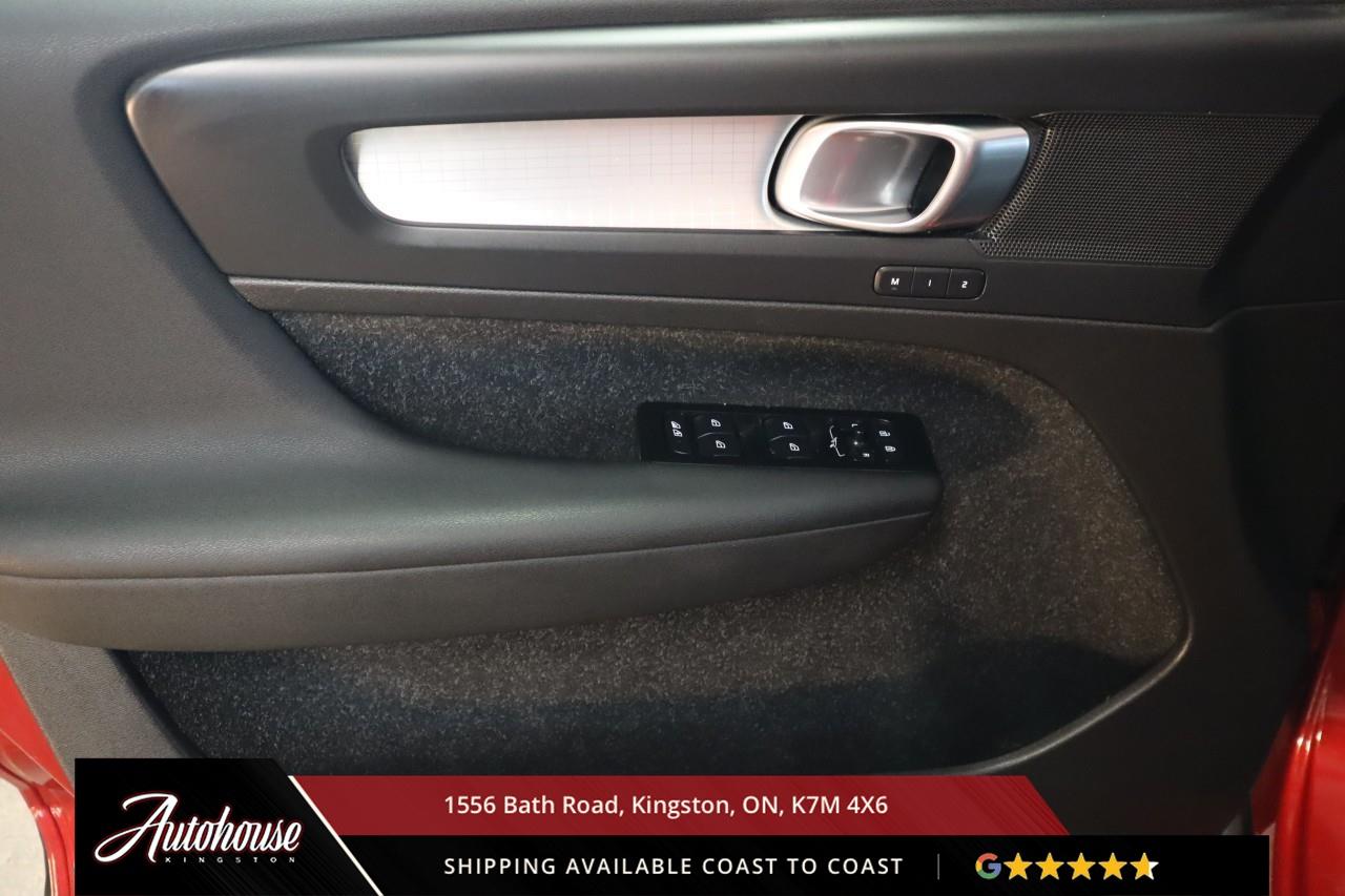2021 Volvo XC40 T5 Momentum LEATHER - APPLE CARPLAY/ ANDROID AUTO Photo
