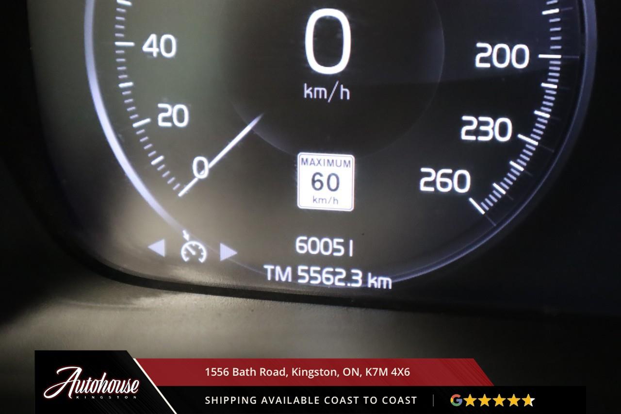 2021 Volvo XC40 T5 Momentum LEATHER - APPLE CARPLAY/ ANDROID AUTO Photo