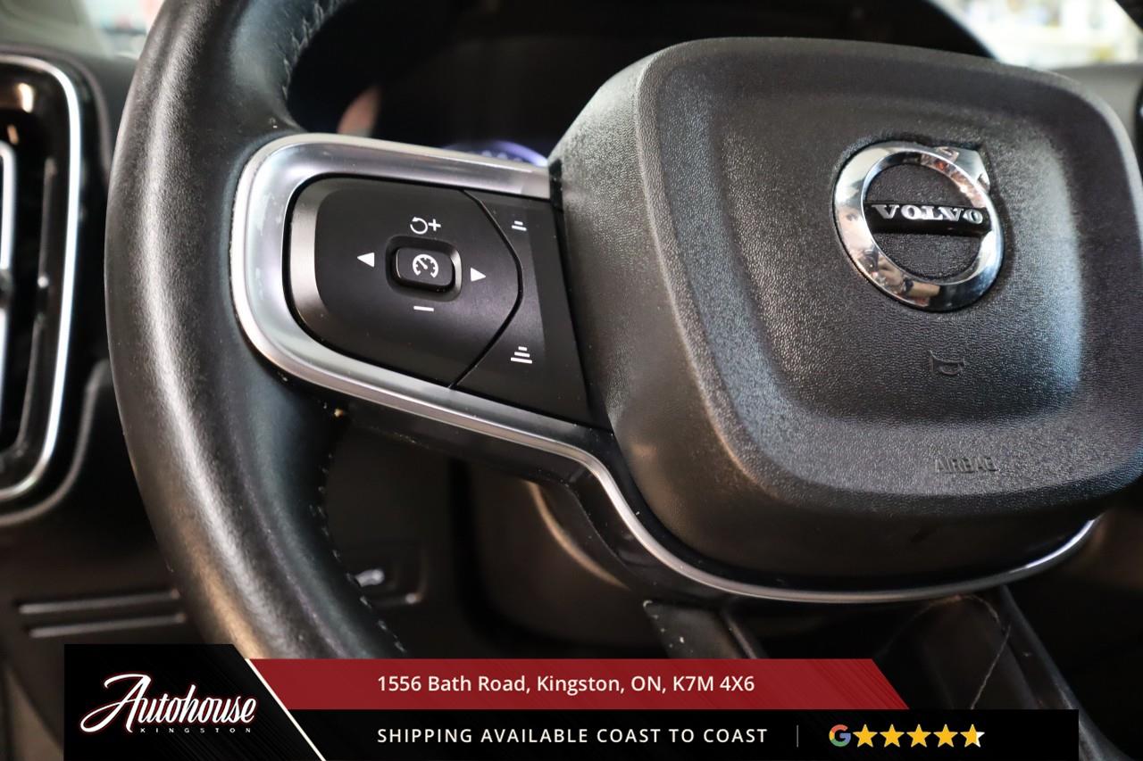 2021 Volvo XC40 T5 Momentum LEATHER - APPLE CARPLAY/ ANDROID AUTO Photo