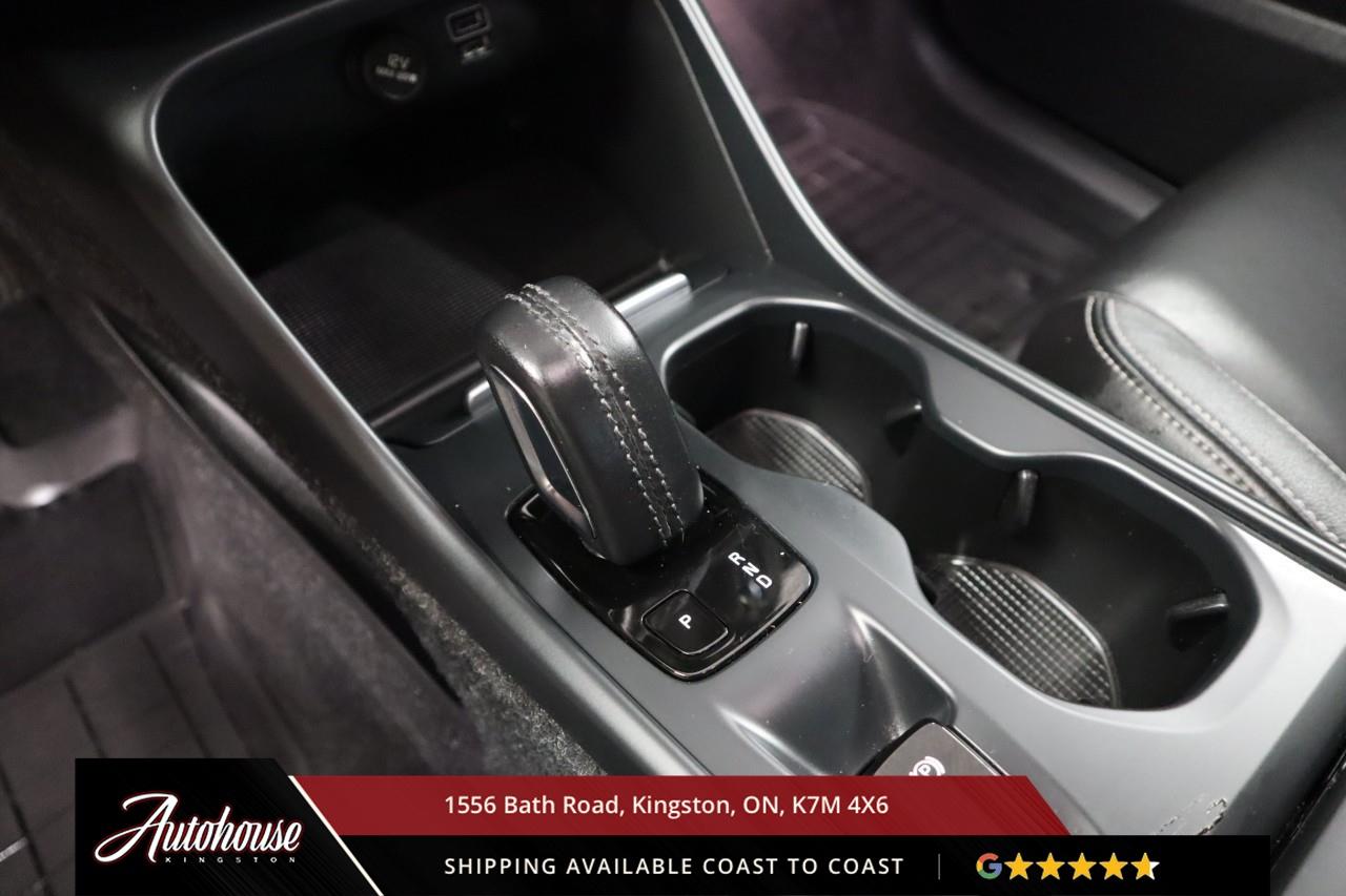 2021 Volvo XC40 T5 Momentum LEATHER - APPLE CARPLAY/ ANDROID AUTO Photo