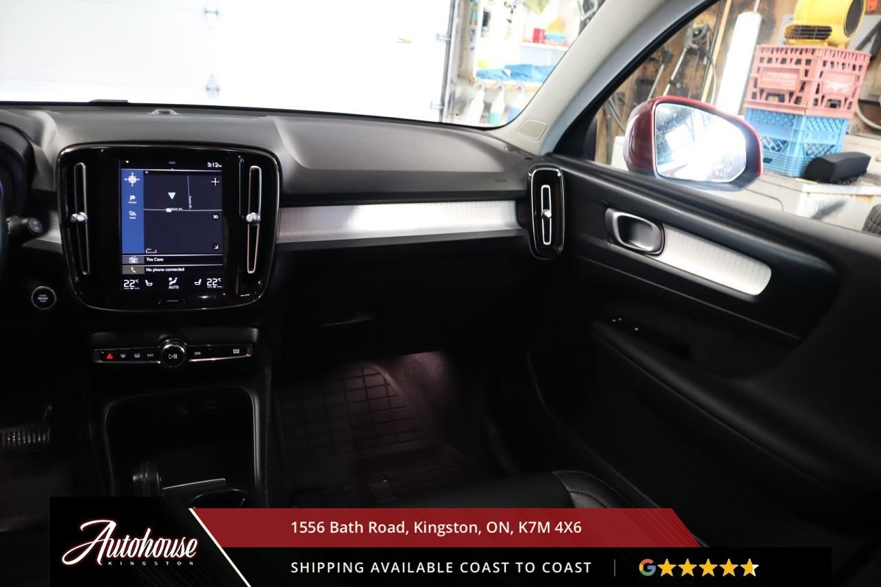 2021 Volvo XC40 T5 Momentum LEATHER - APPLE CARPLAY/ ANDROID AUTO Photo