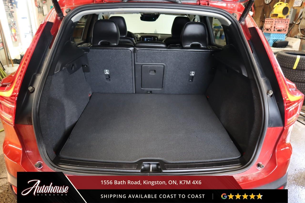 2021 Volvo XC40 T5 Momentum LEATHER - APPLE CARPLAY/ ANDROID AUTO Photo