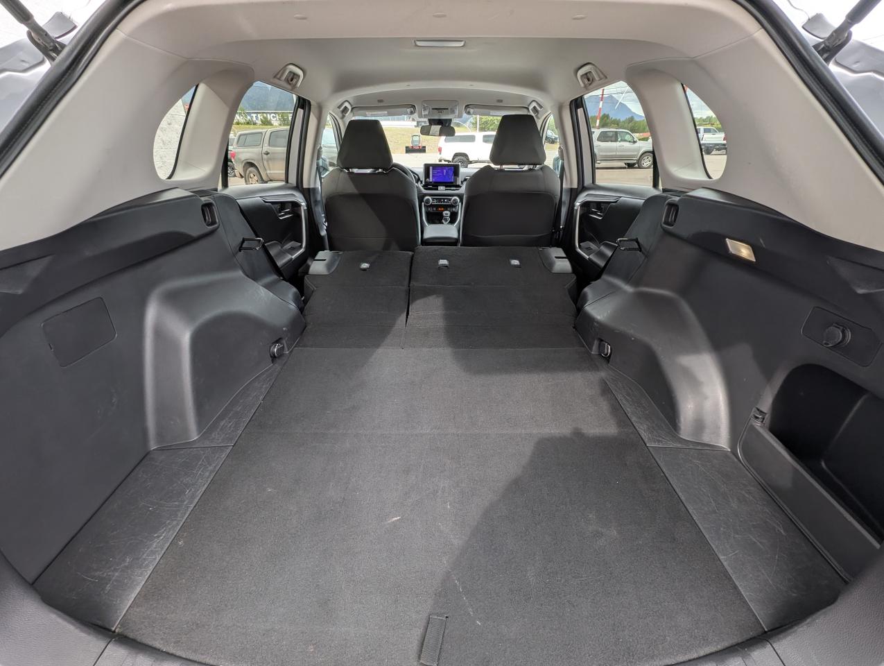 2023 Toyota RAV4 LE Photo