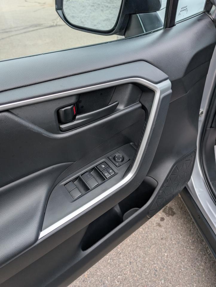2023 Toyota RAV4 LE Photo