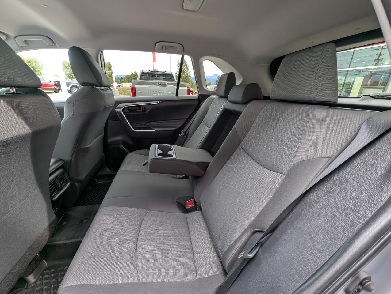 2023 Toyota RAV4 LE Photo
