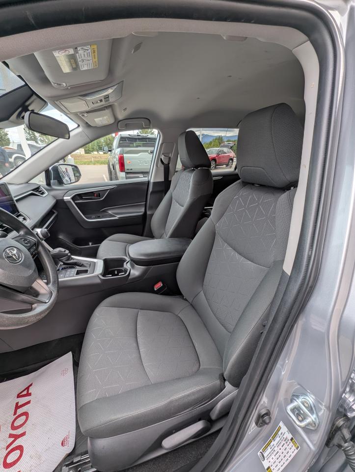 2023 Toyota RAV4 LE Photo