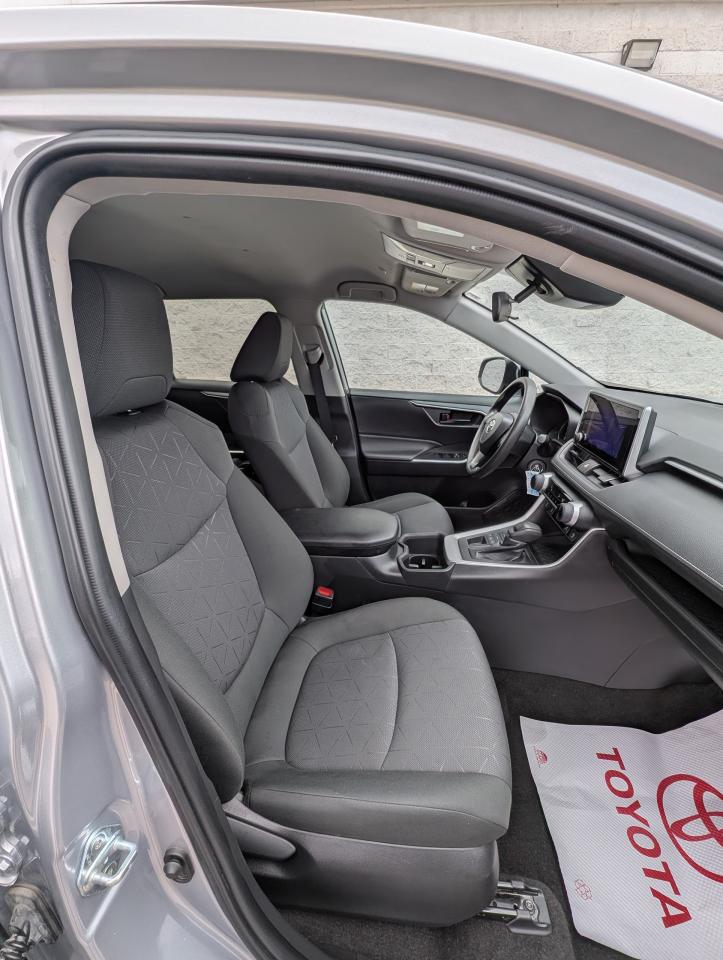 2023 Toyota RAV4 LE Photo