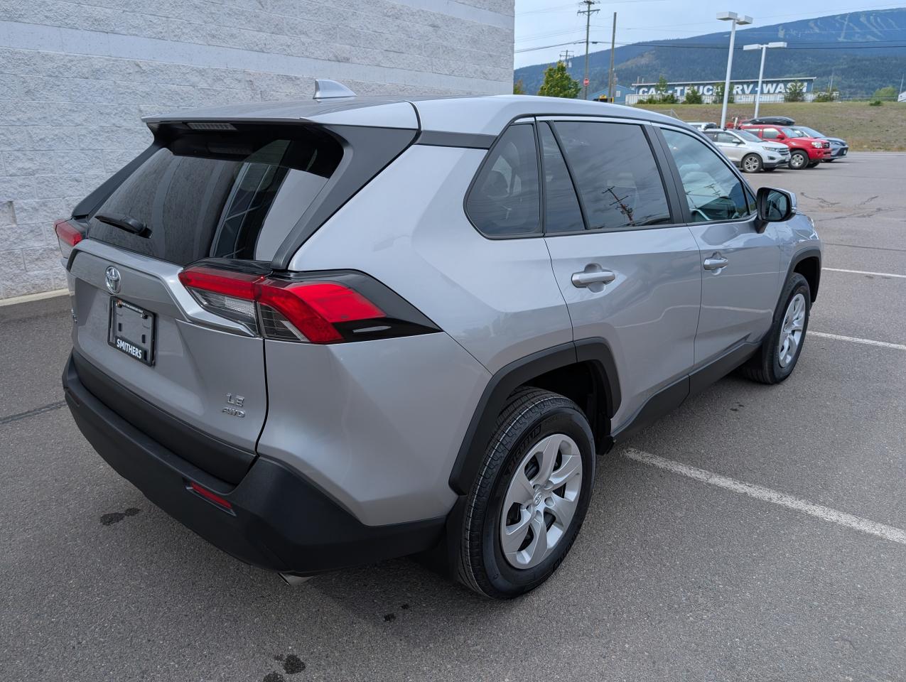 2023 Toyota RAV4 LE Photo