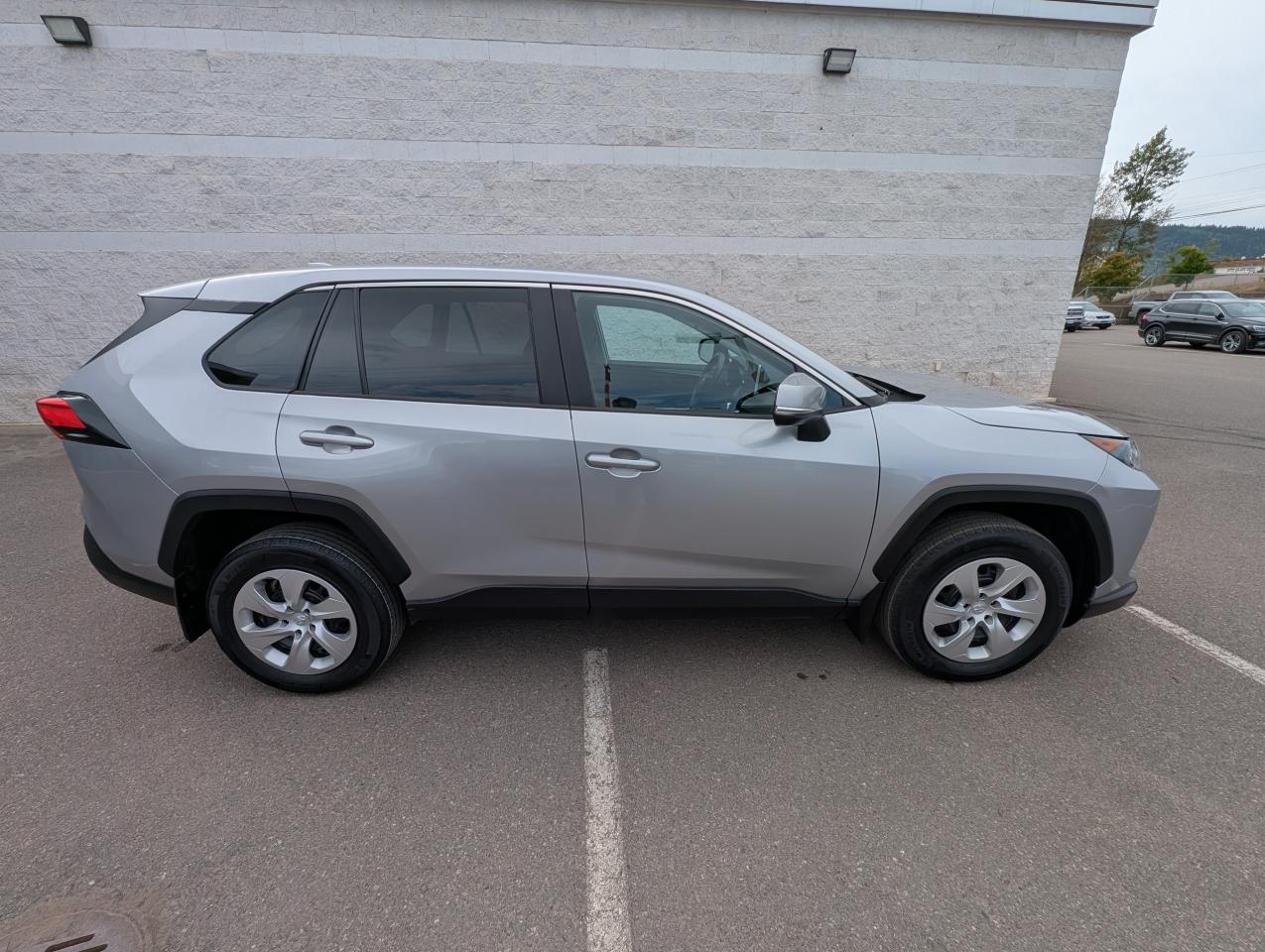 2023 Toyota RAV4 LE Photo