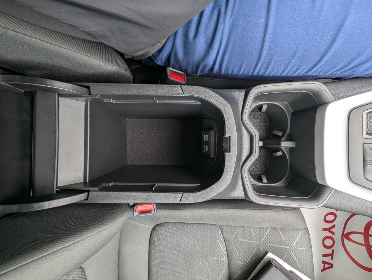 2023 Toyota RAV4 LE Photo