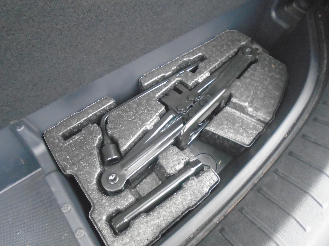 2018 Hyundai Santa Fe Sport 2.4L AWD + TOW PKG Photo