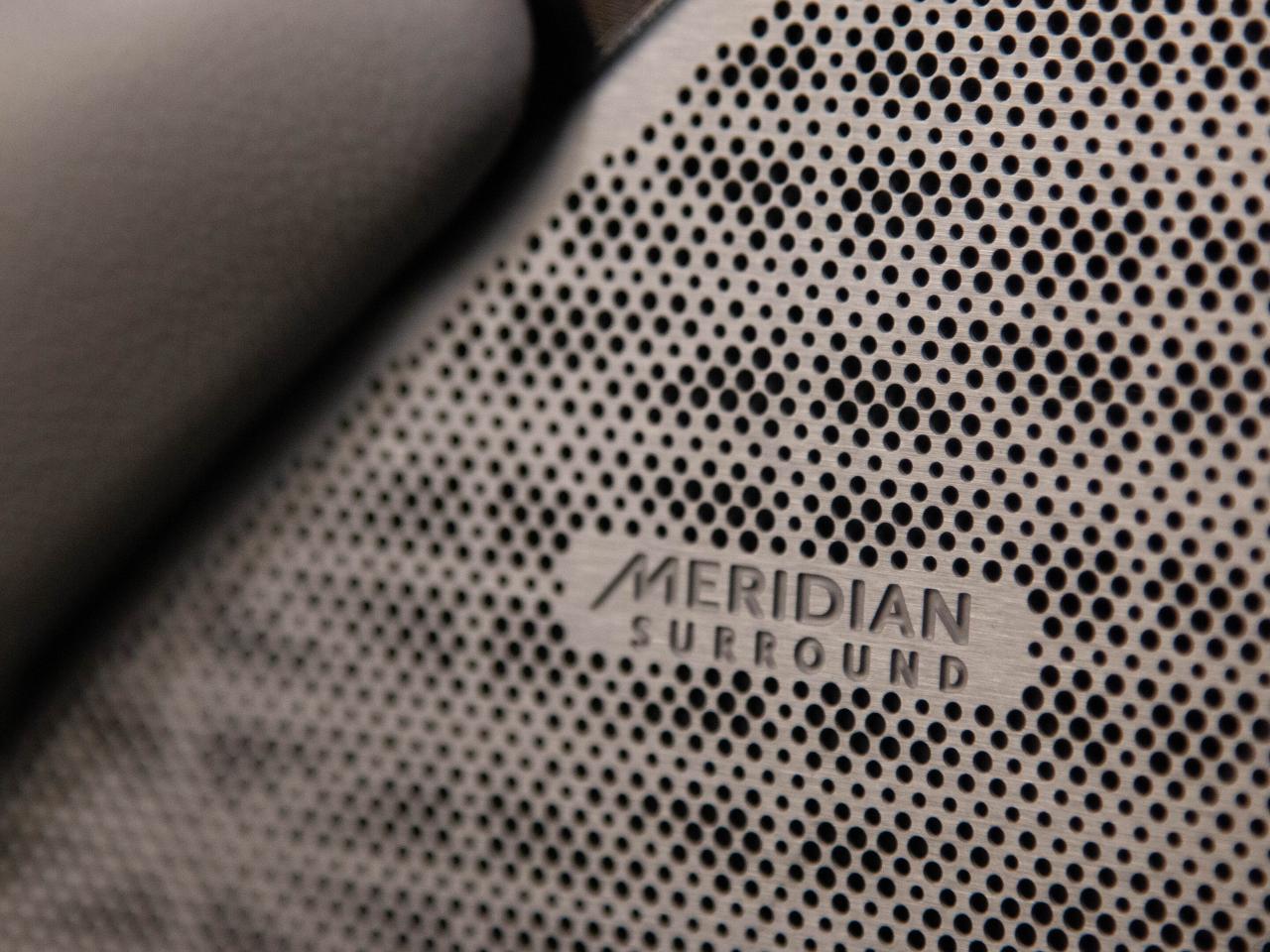 2018 Land Rover Range Rover Velar P380 | R-DYNAMIC | MERIDIAN | 21"RIM | HEATED/VENT Photo