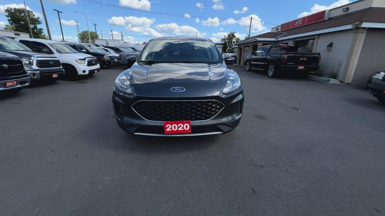 2020 Ford Escape SE AWD| HTD SEATS| CARPLAY| 17IN ALLOYS | REAR CAM Photo2