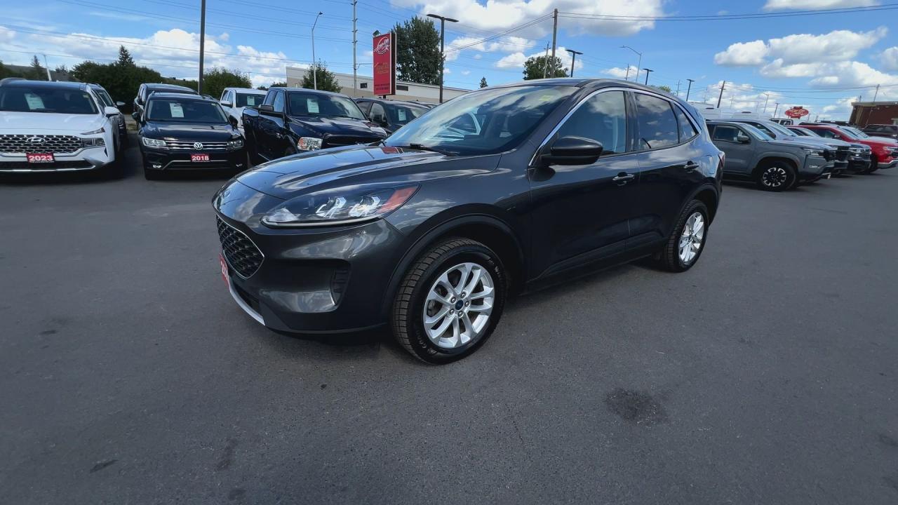 2020 Ford Escape SE AWD| HTD SEATS| CARPLAY| 17IN ALLOYS | REAR CAM Photo3