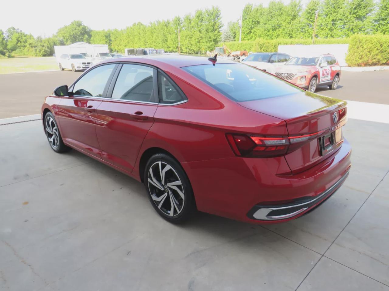 2025 Volkswagen Jetta Highline (**SAFETY/CERTIFIED!!**CLEAN TITLE/NO ACCIDENTS!!**ALLOY RIMS**LEATHER**NAVIGATION**REMOTE START**SUNROOF**POWER SEATS**HEATED SEATS**DUAL CLIMATE CONTROL**ANDROID AUTO/APPLE CARPLAY**PUSH BUTTON START**BLUEOOTH**CRUISE CONTROL**) Photo2