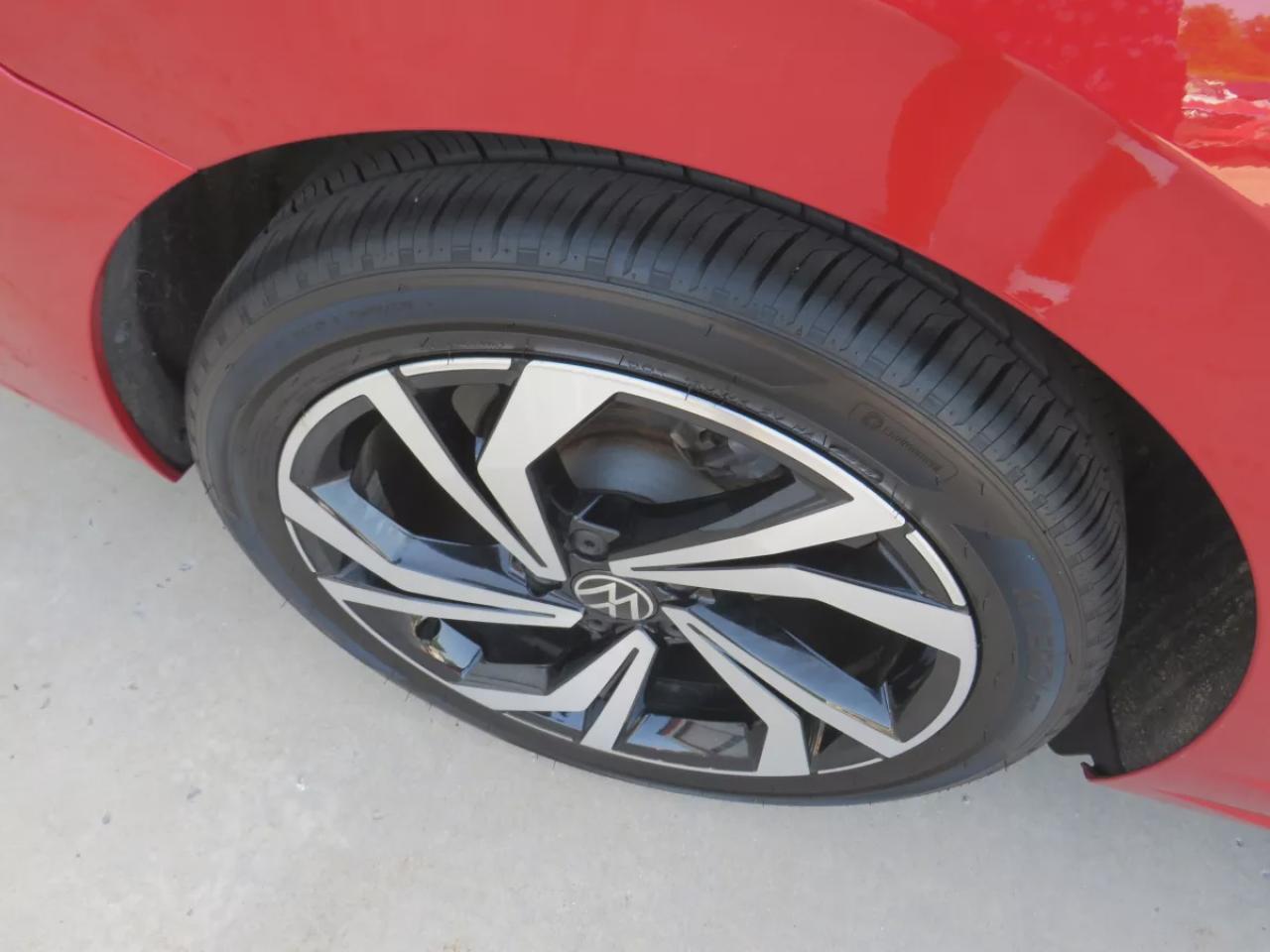 2025 Volkswagen Jetta Highline (**SAFETY/CERTIFIED!!**CLEAN TITLE/NO ACCIDENTS!!**ALLOY RIMS**LEATHER**NAVIGATION**REMOTE START**SUNROOF**POWER SEATS**HEATED SEATS**DUAL CLIMATE CONTROL**ANDROID AUTO/APPLE CARPLAY**PUSH BUTTON START**BLUEOOTH**CRUISE CONTROL**) Photo