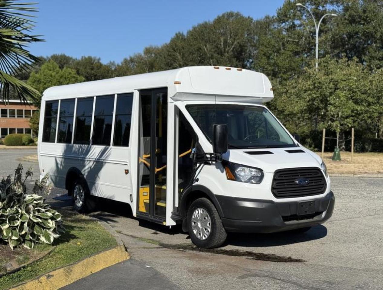 Used 2017 Ford Transit T-350 7-Passenger & 2-Wheelchair Accessible Bus for sale in Burnaby, BC