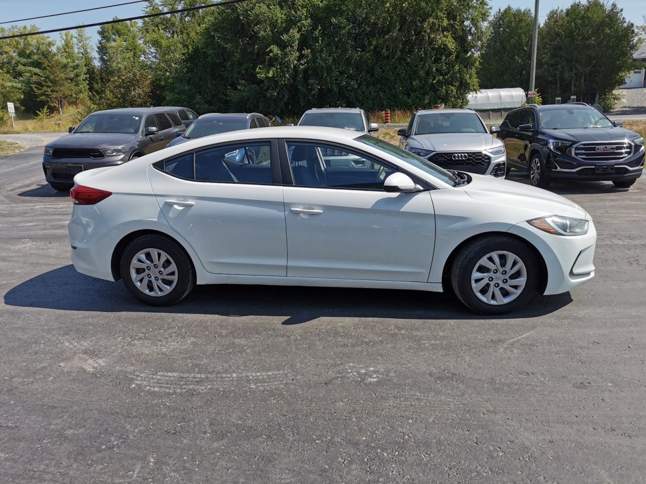 2017 Hyundai Elantra SE - Photo #4