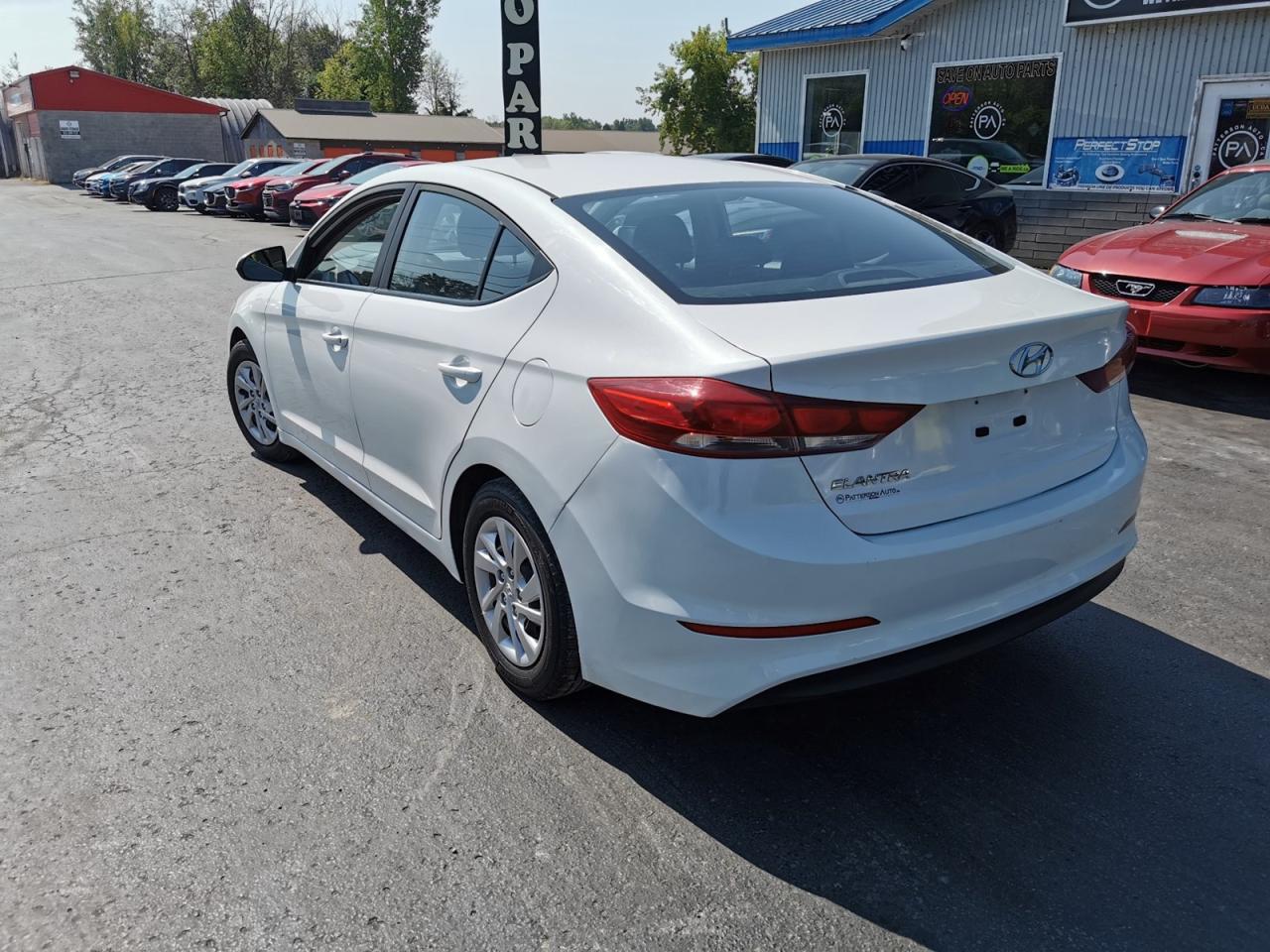 2017 Hyundai Elantra SE - Photo #7