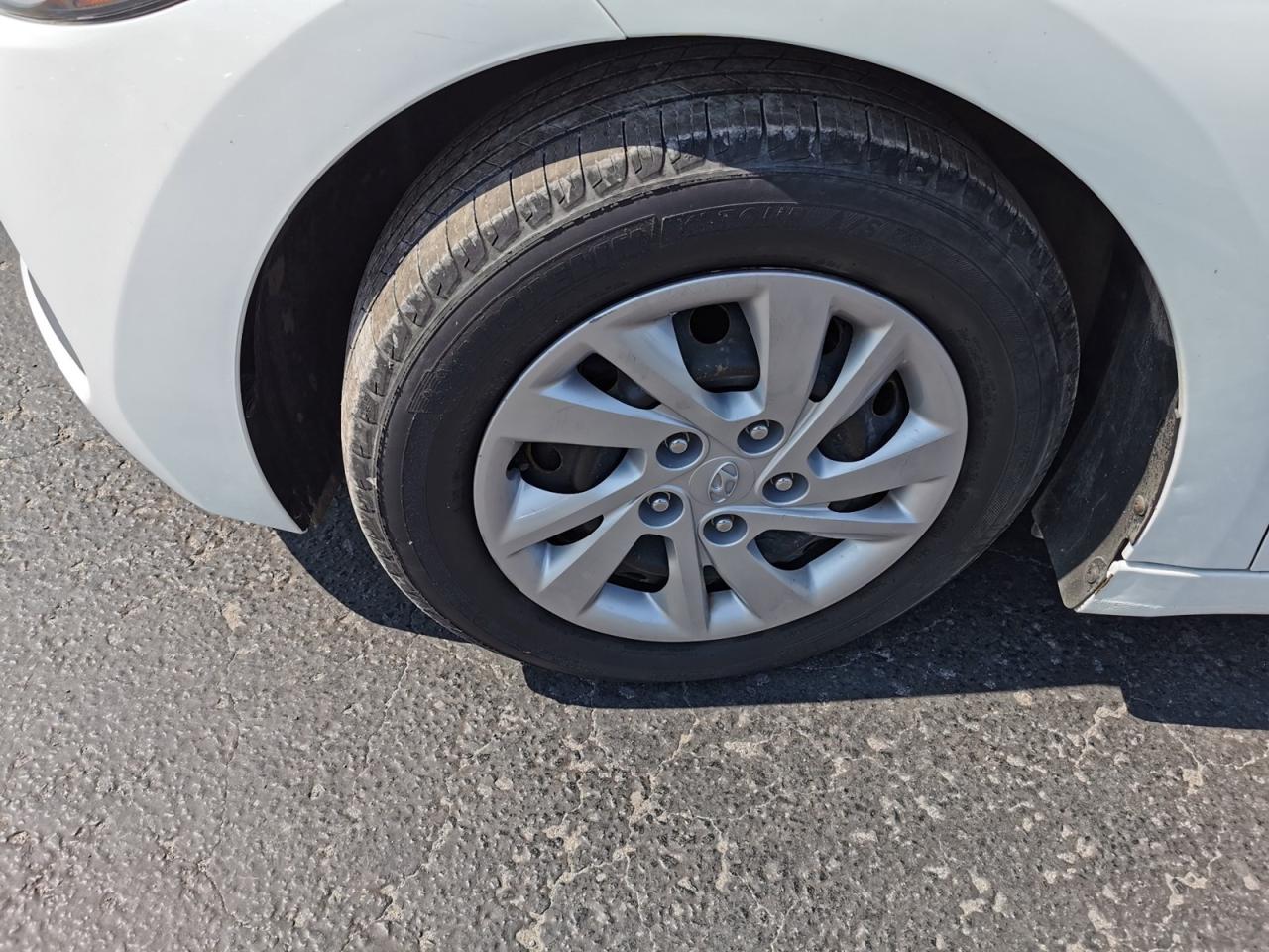 2017 Hyundai Elantra SE - Photo #9