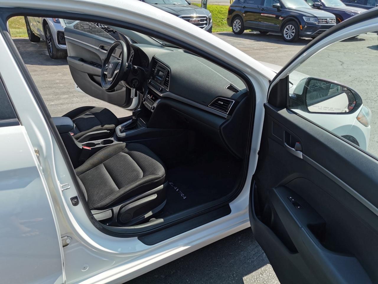 2017 Hyundai Elantra SE - Photo #21