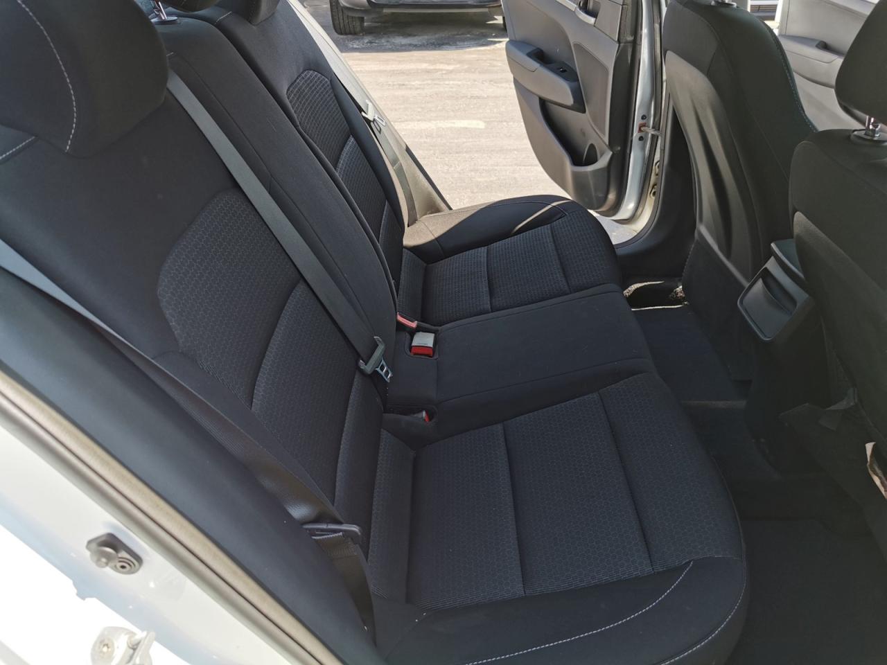 2017 Hyundai Elantra SE - Photo #24