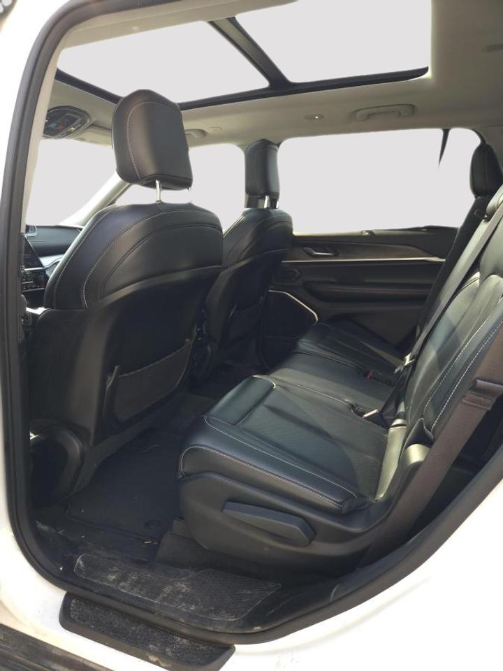 2021 Jeep Grand Cherokee L 4x4 Limited Photo