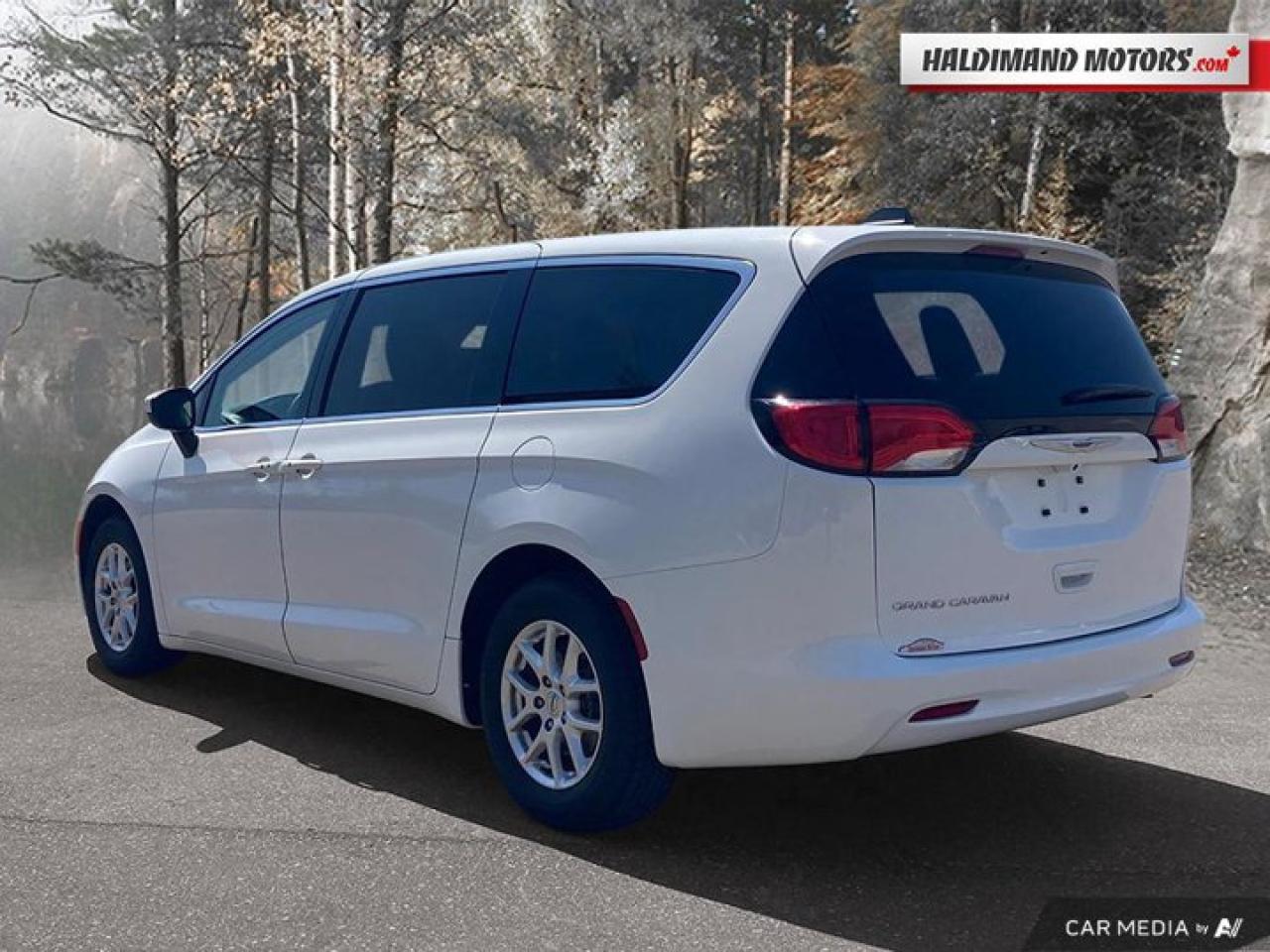 2022 Dodge Grand Caravan SXT Photo2